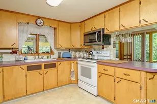 8 Norman Ave, Thompson, CT 06277 - Photo 8