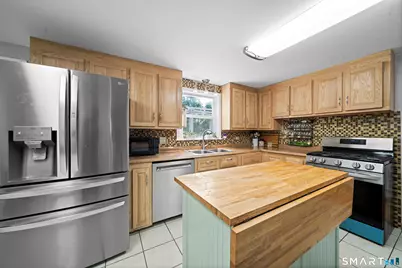 22 Cleveland Street, Enfield, CT 06082 - Photo 8