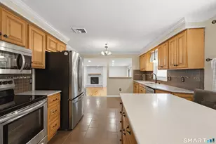 15 Deer Run Ln, North Haven, CT 06473 - Photo 8