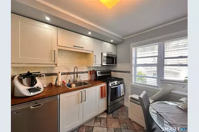 317 Court D, B-46 Court #317, Bridgeport, CT 06610 - Photo 6
