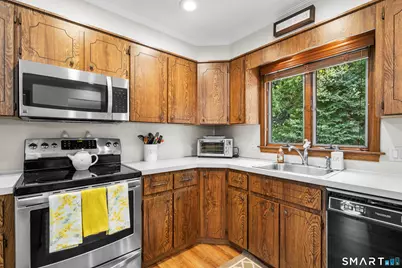 11 Middleway East, Waterbury, CT 06708 - Photo 14
