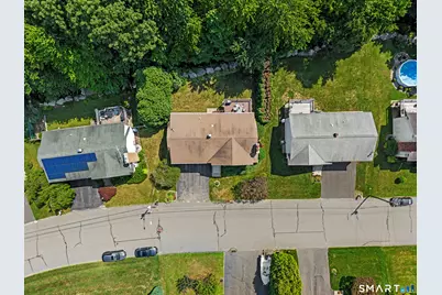 11 Middleway East, Waterbury, CT 06708 - Photo 6