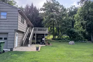 40 Huckleberry Hill Rd, Brookfield, CT 06804 - Photo 2