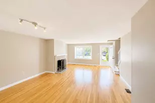 8 Barrington Dr, Wethersfield, CT 06109 - Photo 10