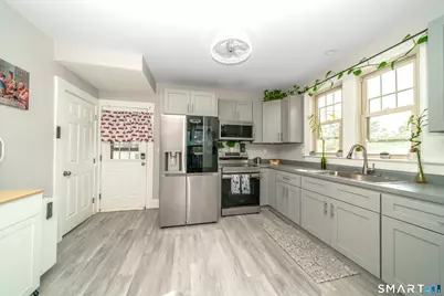 33 Collins Parkway, Meriden, CT 06450 - Photo 8