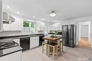 2 Old Field Rd, West Hartford, CT 06117 - Photo 14