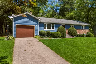 31 Raven Wood Rd, North Stonington, CT 06359 - Photo 2