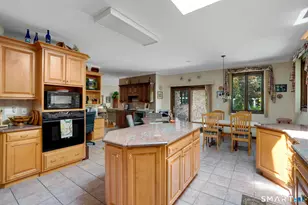 7 Regency Dr, North Haven, CT 06473 - Photo 10