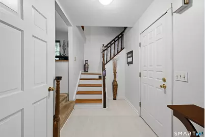 42 Linda Lane, New Fairfield, CT 06812 - Photo 2