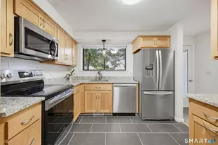 2 Canterbury Ct, Middletown, CT 06457 - Photo 8