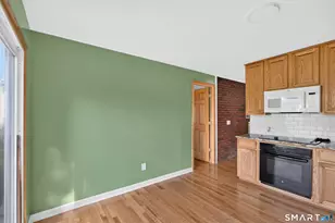 105 Bear Paw Rd, Bridgeport, CT 06606 - Photo 14