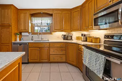 31 Brackenridge Drive, Waterbury, CT 06706 - Photo 6