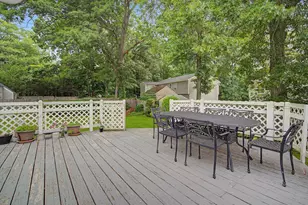 142 Travis Dr, Bridgeport, CT 06606 - Photo 30