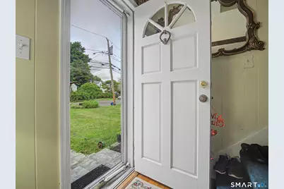142 Travis Drive, Bridgeport, CT 06606 - Photo 6