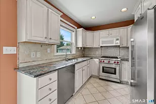 160 Gregory Blvd, Norwalk, CT 06855 - Photo 12