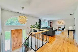 3 Susan Ct, Norwalk, CT 06851 - Photo 2
