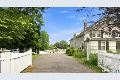 268 Ridgewood Road, West Hartford, CT 06107 - Photo 2