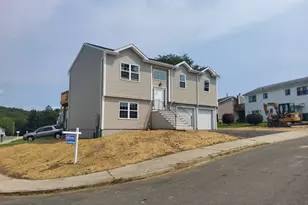 16 Kingsley Ct, Waterbury, CT 06704 - Photo 2