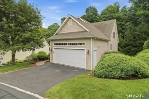 28 Rushbrooke Ln, Shelton, CT 06484 - Photo 2