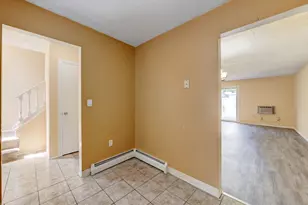 132 Sutton Pl, Bloomfield, CT 06002 - Photo 8
