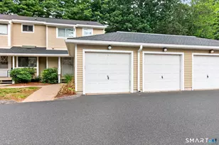 19 Wiggins Farm Dr, Simsbury, CT 06070 - Photo 4