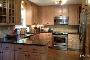 19 Sunshine Rd, Waterford, CT 06375 - Photo 2