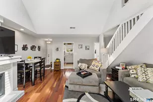 22 Woodbury Pl, Woodbury, CT 06798 - Photo 4