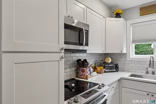 22 Woodbury Pl, Woodbury, CT 06798 - Photo 8