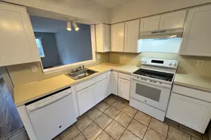 975 Meriden Rd, Waterbury, CT 06705 - Photo 6