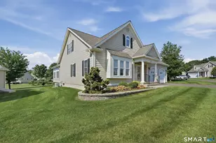 32 Dogwood Ct, Rocky Hill, CT 06067 - Photo 2