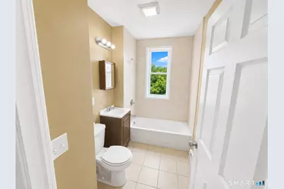 204 Magnolia Street #3Right, Hartford, CT 06112 - Photo 2