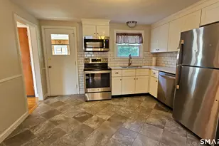 73 Knollwood Rd, West Hartford, CT 06110 - Photo 8