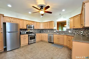 35 Todd St, Hamden, CT 06518 - Photo 16