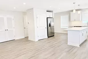 24 Glen Rd, Newtown, CT 06482 - Photo 2