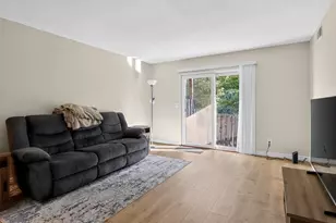 10 Bradley Cir, Enfield, CT 06082 - Photo 8