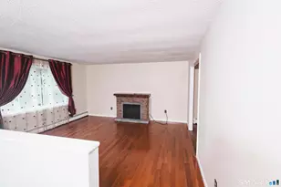16 Stevens St, Windsor Locks, CT 06096 - Photo 2