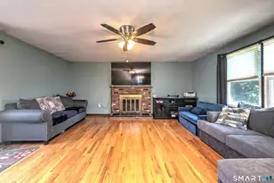 160 Tanglewood Dr, Hamden, CT 06518 - Photo 4