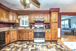 160 Tanglewood Dr, Hamden, CT 06518 - Photo 10