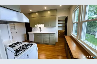 36 Somerset Street, West Hartford, CT 06110 - Photo 8