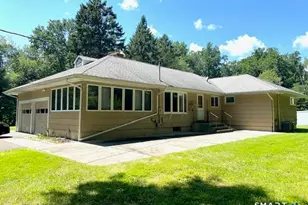 17 Pond Ln, Trumbull, CT 06611 - Photo 2