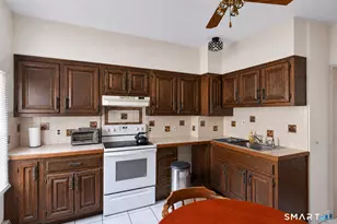 8 Davis St, Danbury, CT 06810 - Photo 16