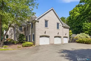 152 Williamsburg Dr, Southington, CT 06489 - Photo 2