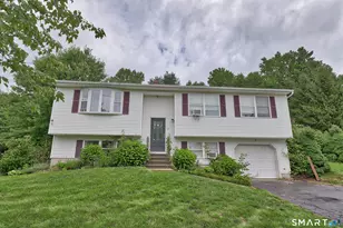 21 Applewood Ln, Naugatuck, CT 06770 - Photo 2