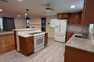 81 Park Ave, Bloomfield, CT 06002 - Photo 4