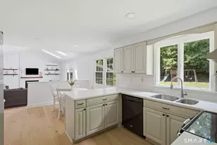 61 Broadleaf Cir, Windsor, CT 06095 - Photo 10