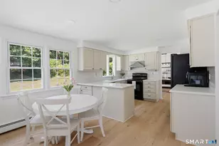 61 Broadleaf Cir, Windsor, CT 06095 - Photo 8
