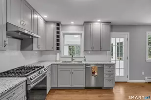 22 Victoria Dr, Branford, CT 06405 - Photo 10
