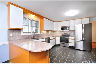 44 Miamis Road, West Hartford, CT 06117 - Photo 10