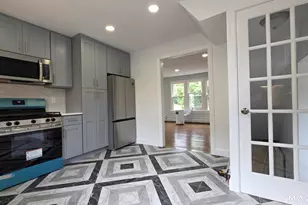 782 Center St, Wallingford, CT 06492 - Photo 4