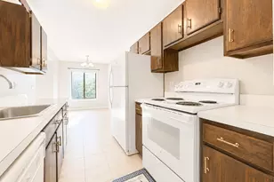 10 Woodsedge Dr, Newington, CT 06111 - Photo 2